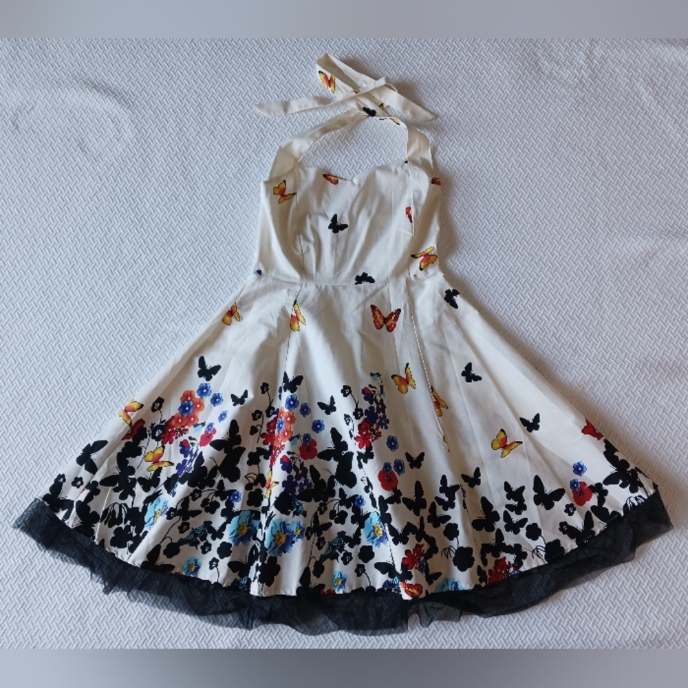 Rockabilly vintage vibes princess dress with a full skirt halter - Picture 4 of 6